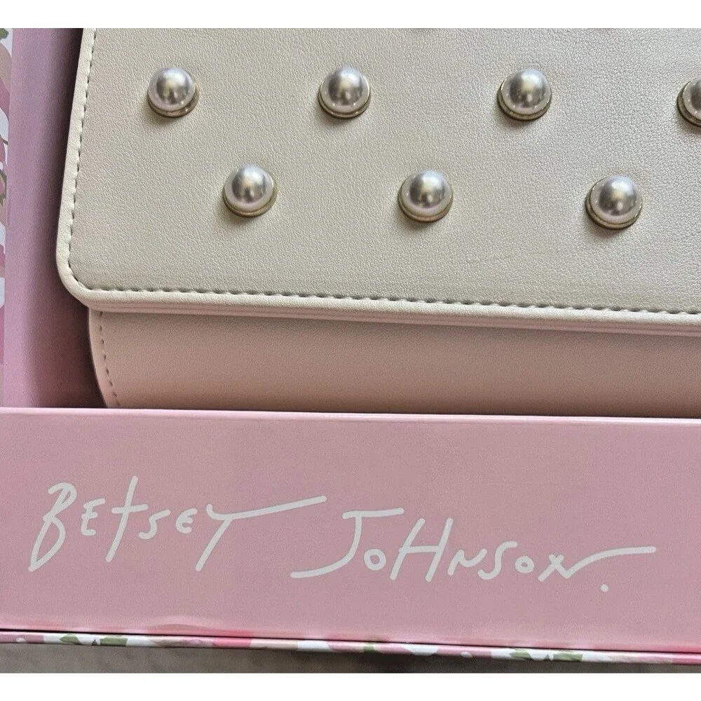 Betsey Johnson Sybil Crossbody Gift Set w/ Card Case & Charms NWT Pink Hearts